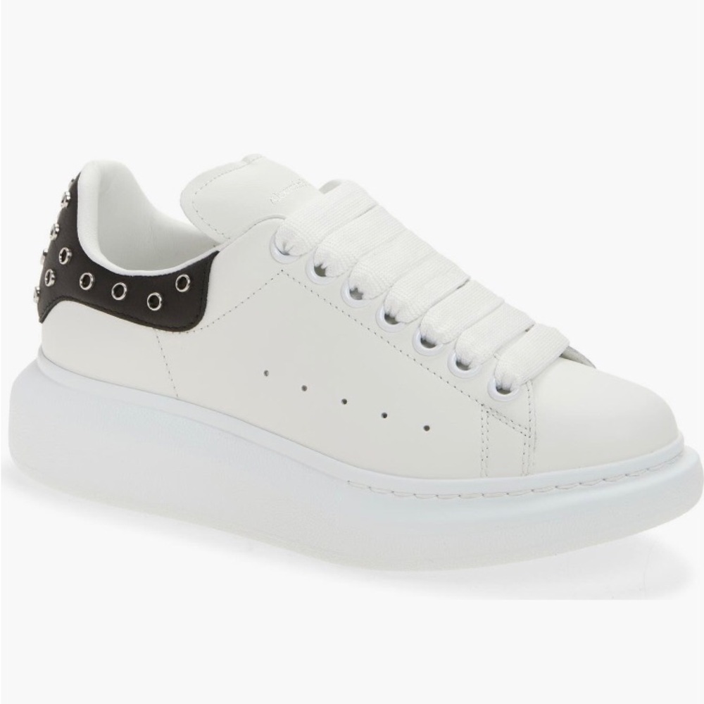 NIB $890 Alexander McQueen Grommet Ring Oversize Sneaker 9.5 US / 9.5 EU, WHITE!